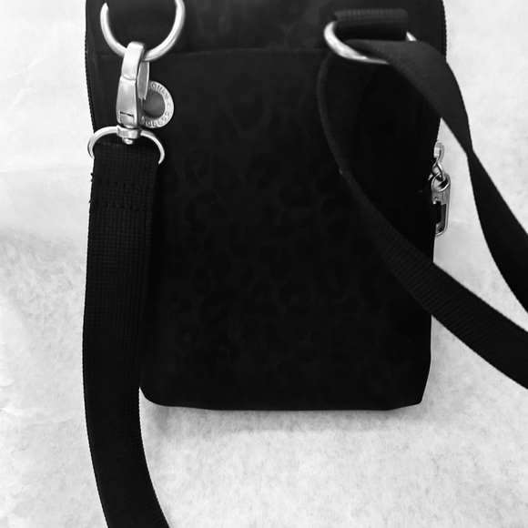 Baggallini anti- theft small crosdbody bag - Picture 2 of 5